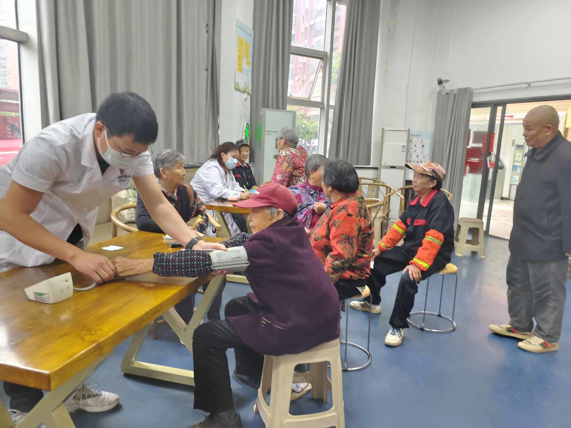 健康护航 情暖夕阳——景源里社区开展免费义诊活动-图片3